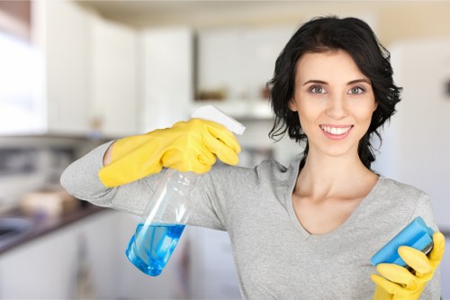 Preparing a home in N7 for move-in with thorough final cleaning
