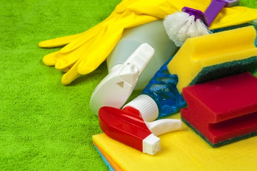 Detailed move-out cleaning for a flat with stair access in N7