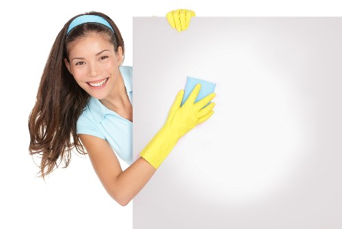 Move in cleaning for a bathroom in a N7 property